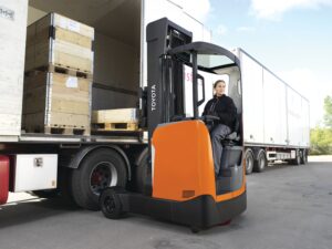 Moving Mast Reach Truck